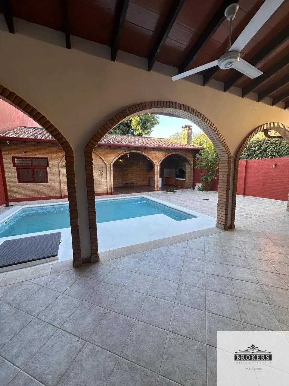 Local Comercial de 360m² en Alquiler en Villa Virginia, Lambaré - Image 9