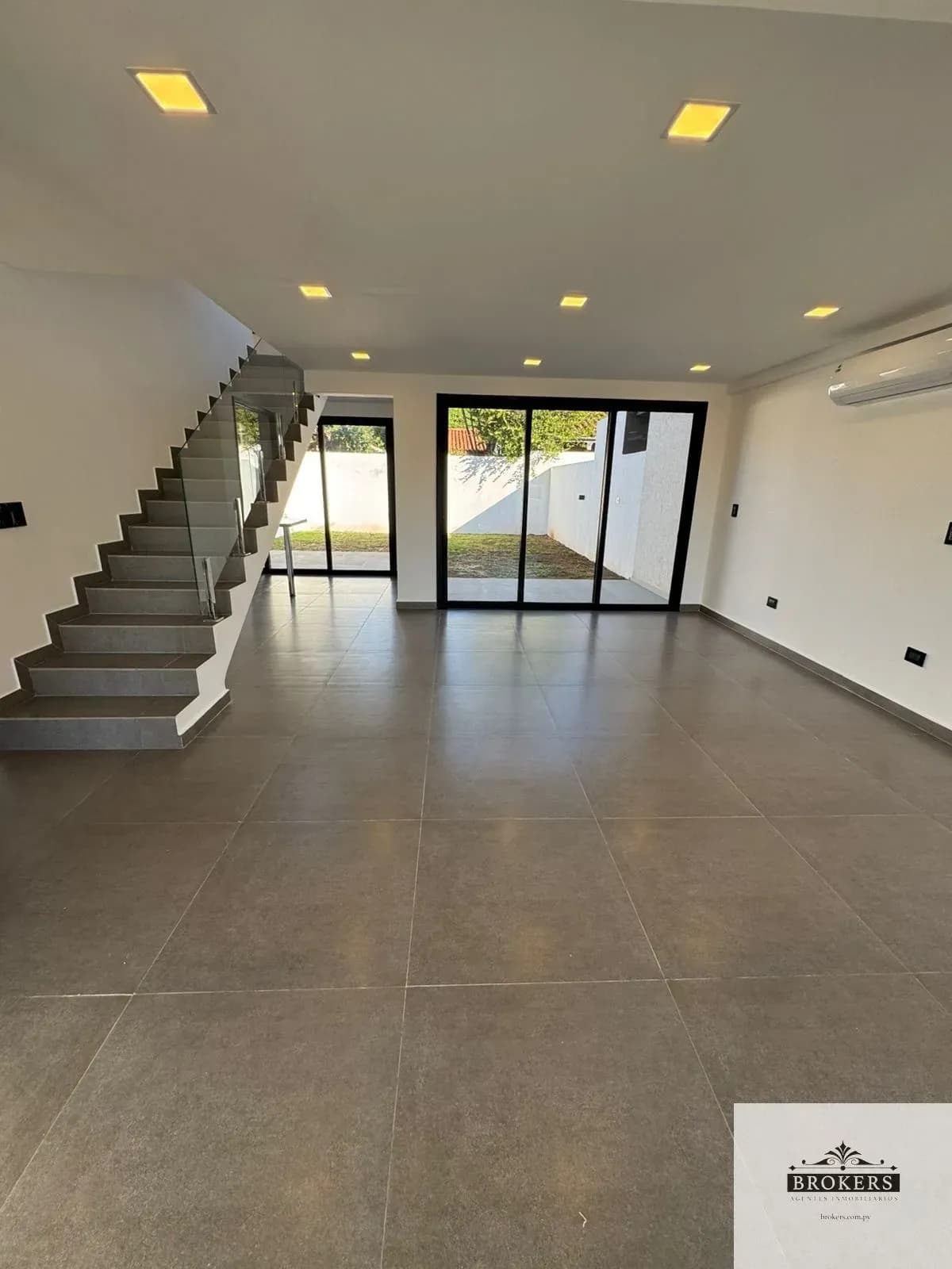 3-Bedroom House for Sale in Laurelty, Luque - Image 13