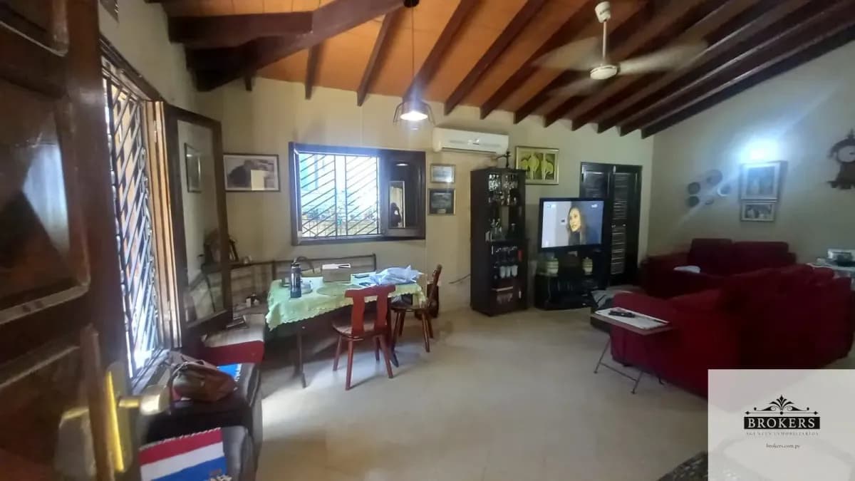 Casa de 3 dormitorios en Venta en Hipodrómo, Lambaré - Image 8