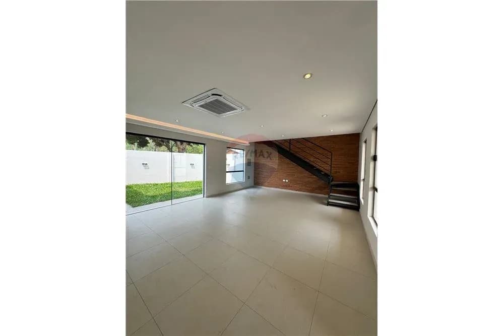 3-Bedroom House for Sale in Loma Merlo, Luque - Image 9
