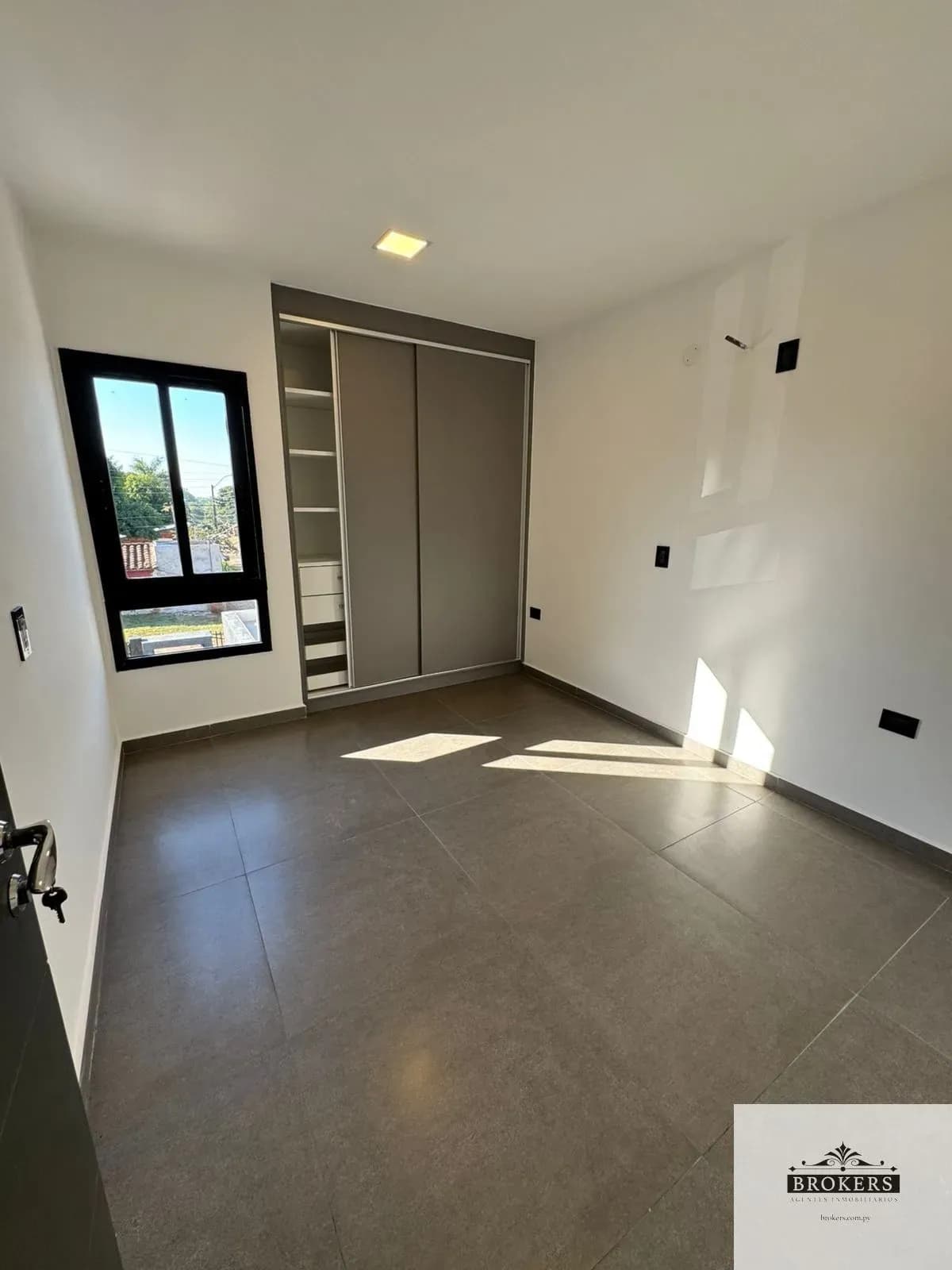 3-Bedroom House for Sale in Laurelty, Luque - Image 6