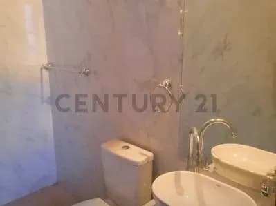 Casa de 2 dormitorios en Venta en Los Laureles, Asunción - Image 2