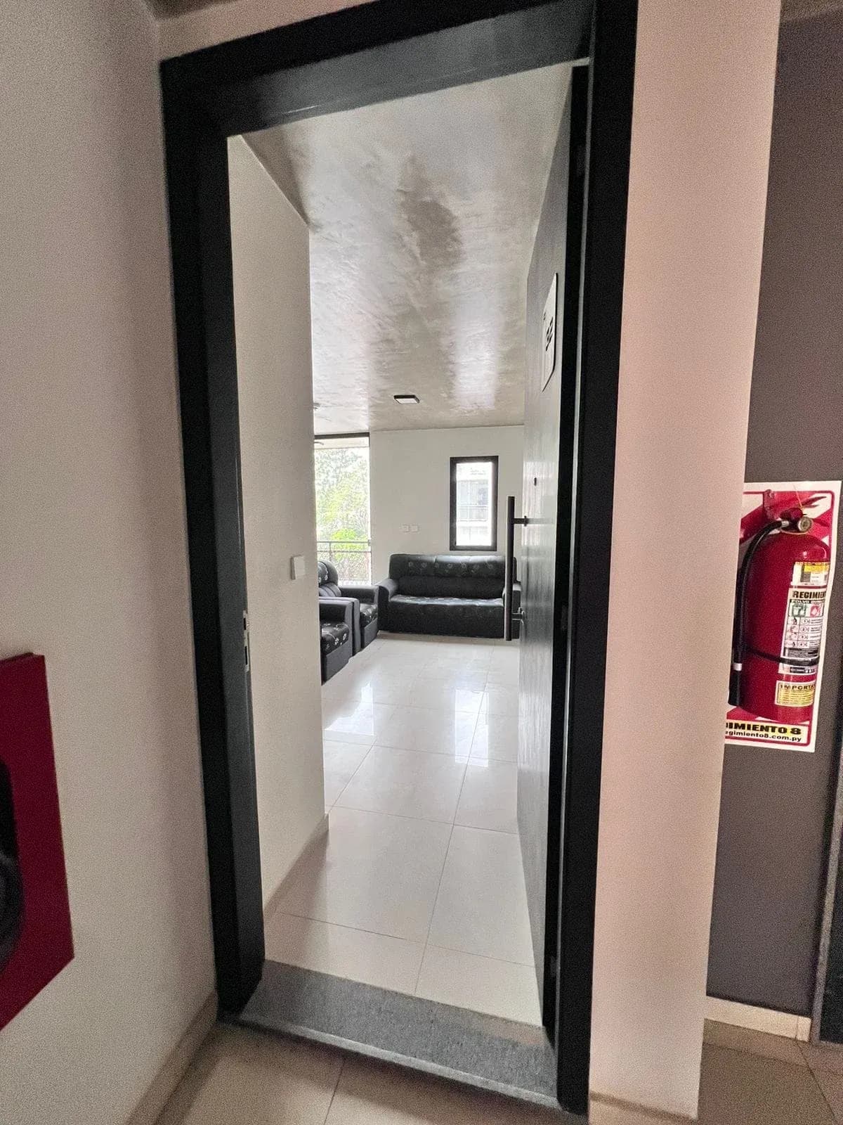 Departamento de 3 dormitorios en Edificio Insignia 2, 86m², en Venta en Villa Policial, Luque - Image 3