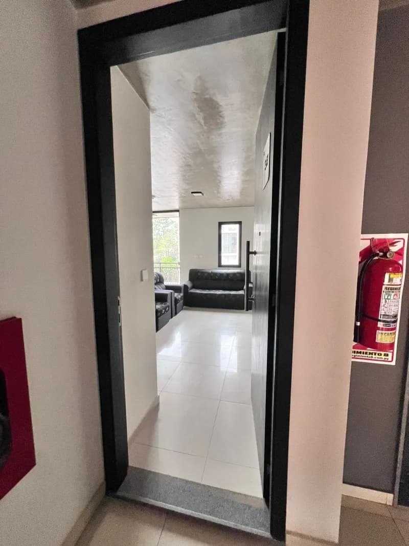 Departamento de 3 dormitorios en Edificio Insignia 2, 86m², en Venta en Villa Policial, Luque - Image 3