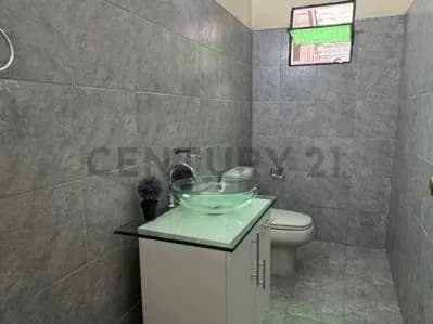 Casa de 3 dormitorios en Alquiler en Ytay, Asunción - Image 4