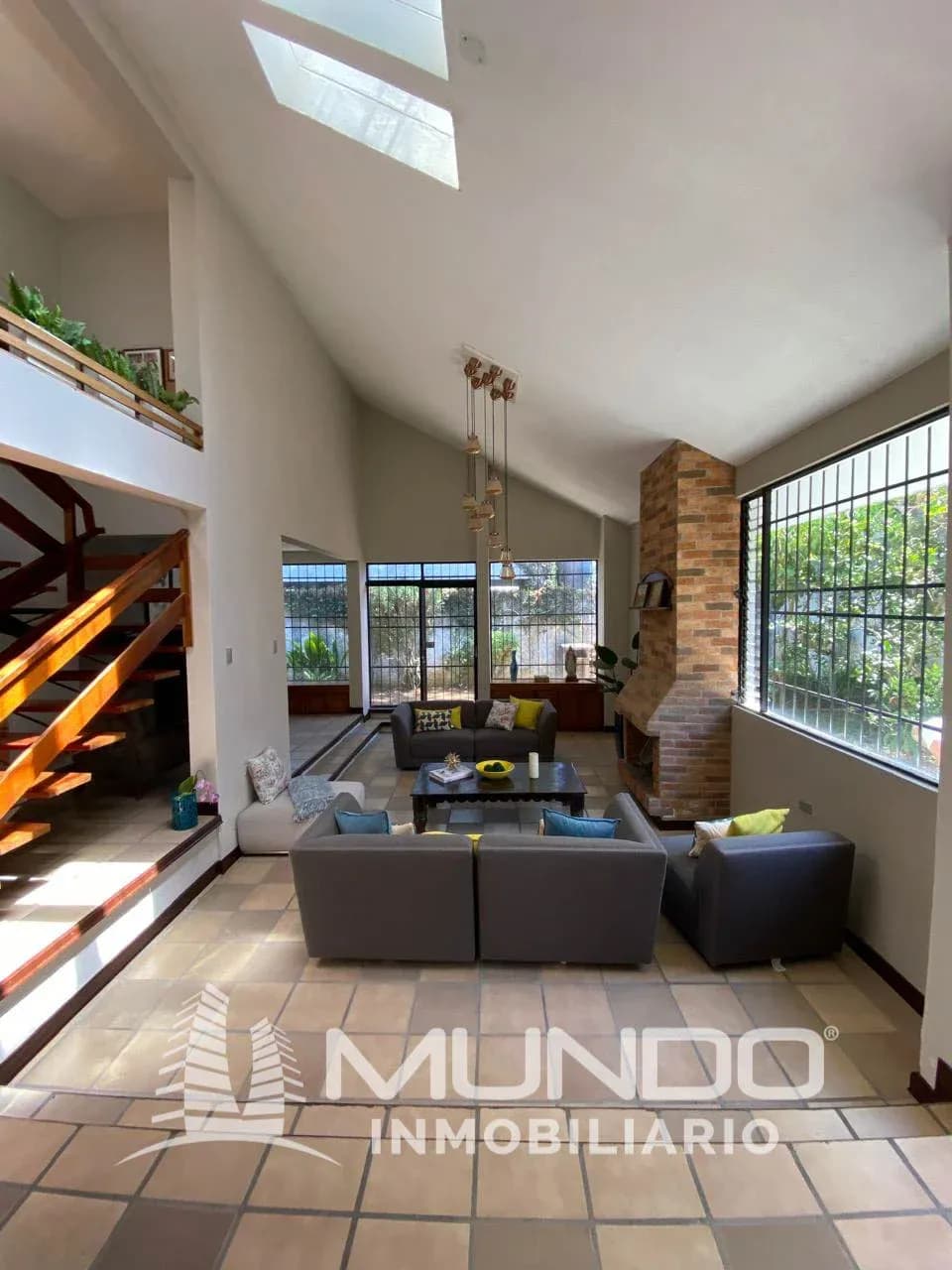 Casa de 4 dormitorios, 300m², en Alquiler en San Gaspar, Ciudad de Guatemala - Image 2