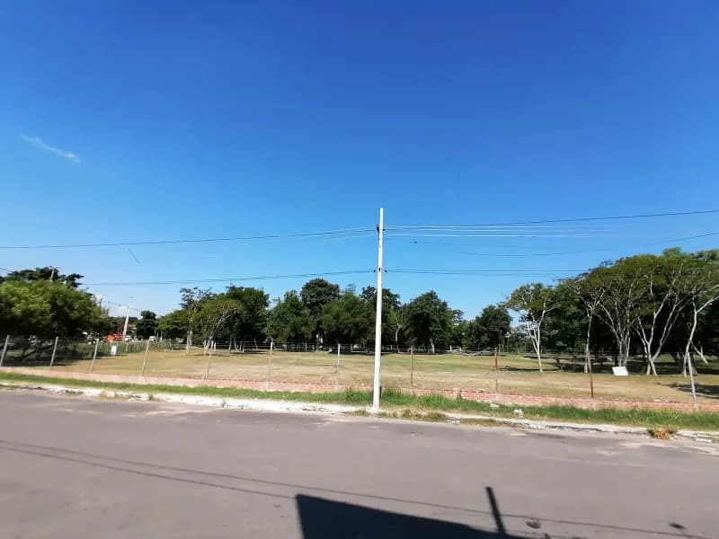 Terreno de 65m² à Venda em Loma Pytá, Assunção - Image 3