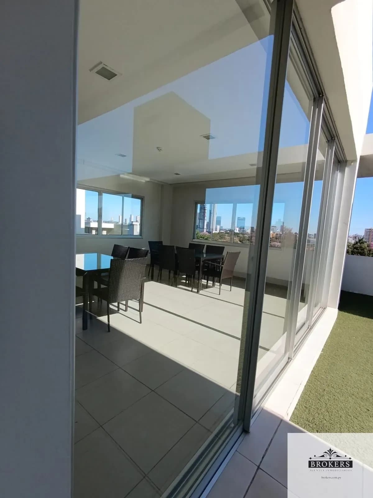 Departamento de 2 dormitorios en Alquiler en Madame Lynch, Asunción - Image 12