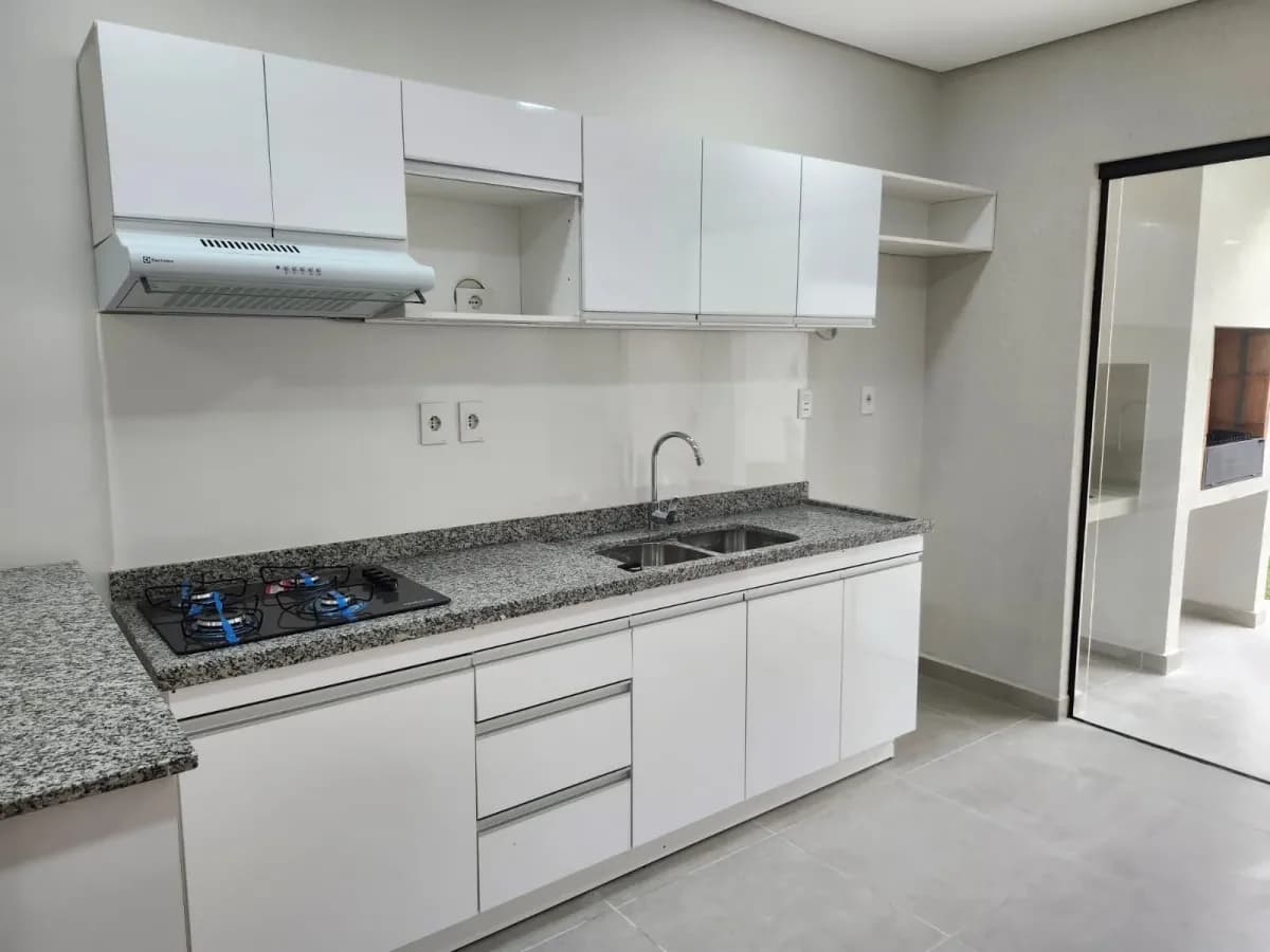 2-Bedroom House for Rent in Laurelty, Luque