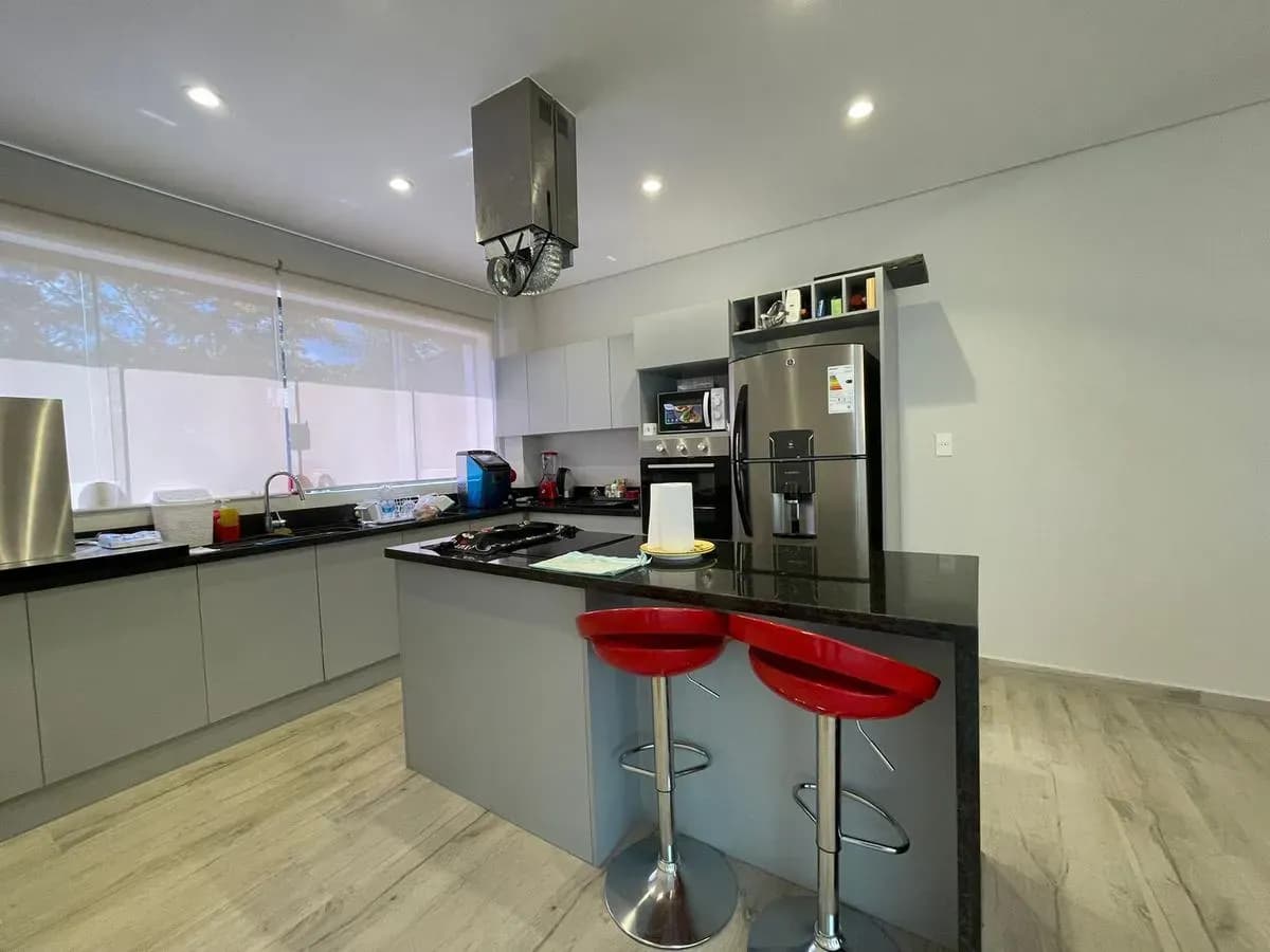 3-Bedroom House for Sale in San Bernardino - Image 6