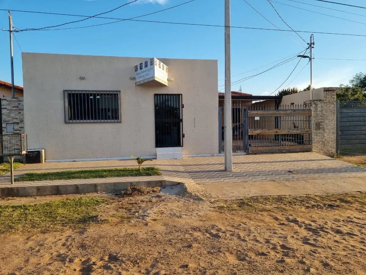 Casa de 3 dormitorios en Venta en San Lorenzo - Image 2