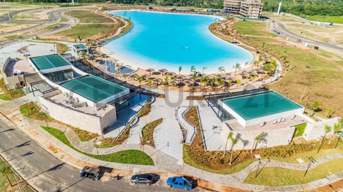 561m² Land for Sale in Yka´a, Luque - Image 1