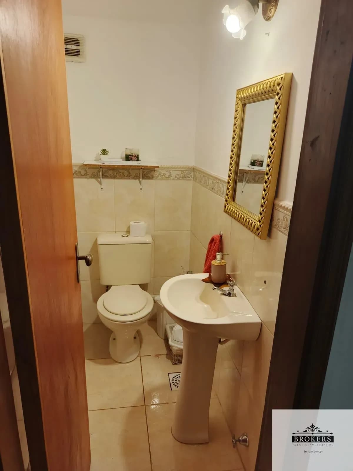 4-Bedroom House for Sale in Lambaré - Image 4