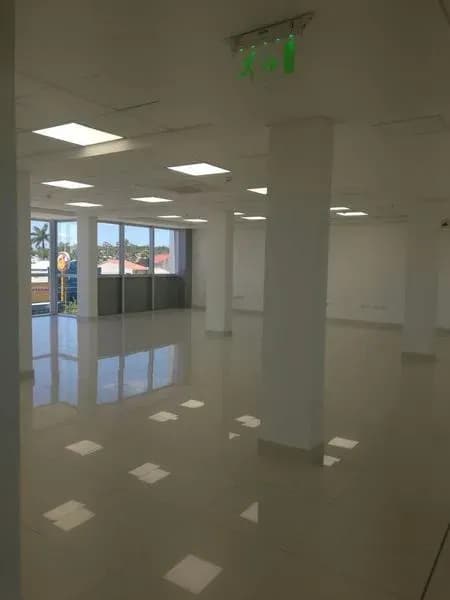 Espaço Comercial de 1.200m² para Aluguel em Salvador del Mundo, Assunção - Image 13