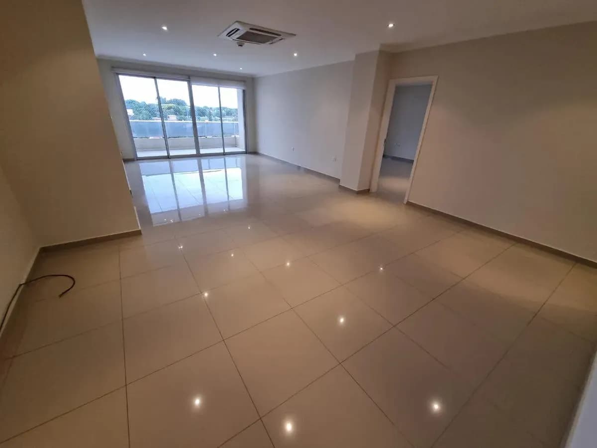 Departamento de 4 dormitorios en Alquiler en Las Lomas (Carmelitas), Asunción - Image 9