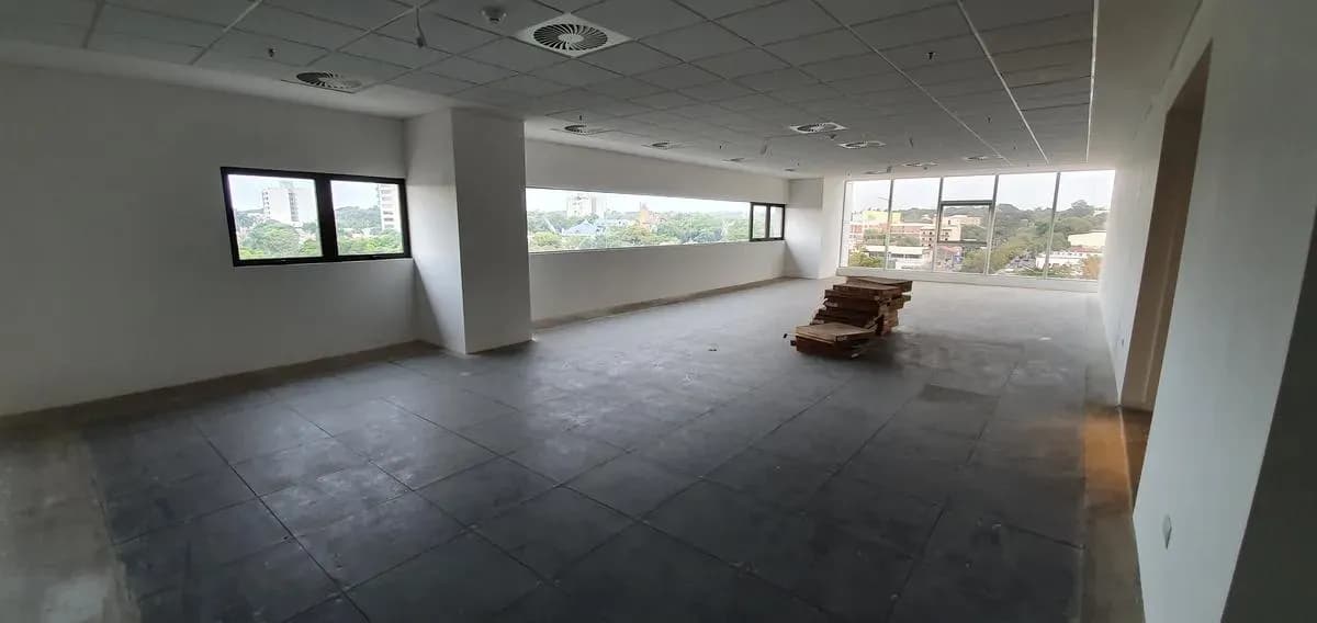 Oficina de 137m² en Alquiler en Mcal. José Félix Estigarribia, Asunción - Image 2