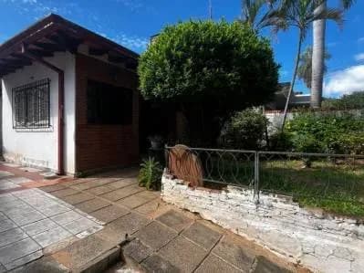 Casa de 3 dormitorios en Venta en Nazareth, Asunción - Image 3