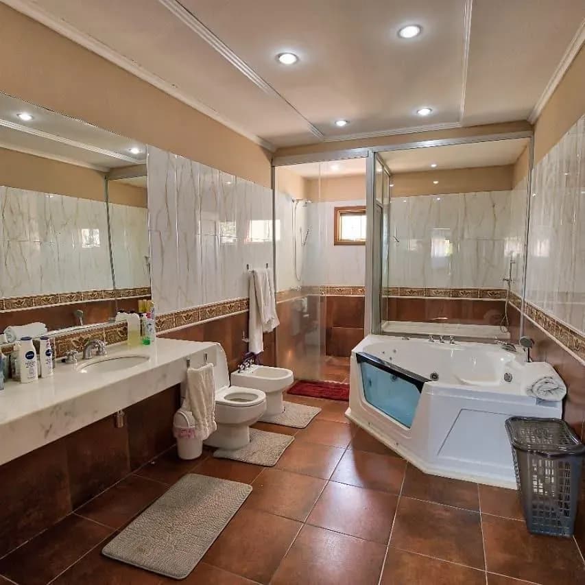 5-Bedroom House for Sale in Loma Merlo, Luque - Image 7