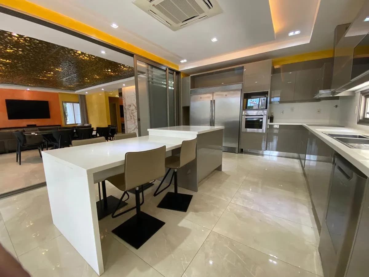 4-Bedroom House for Sale in Zárate Isla, Luque - Image 20