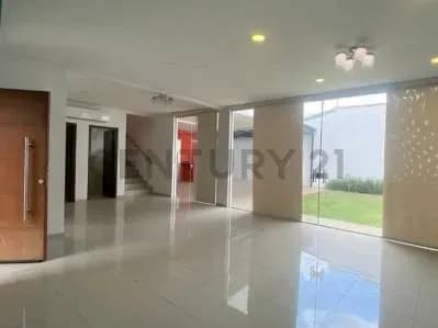 Casa de 3 dormitorios en Venta en Valle Apu´a I, Lambaré - Image 2