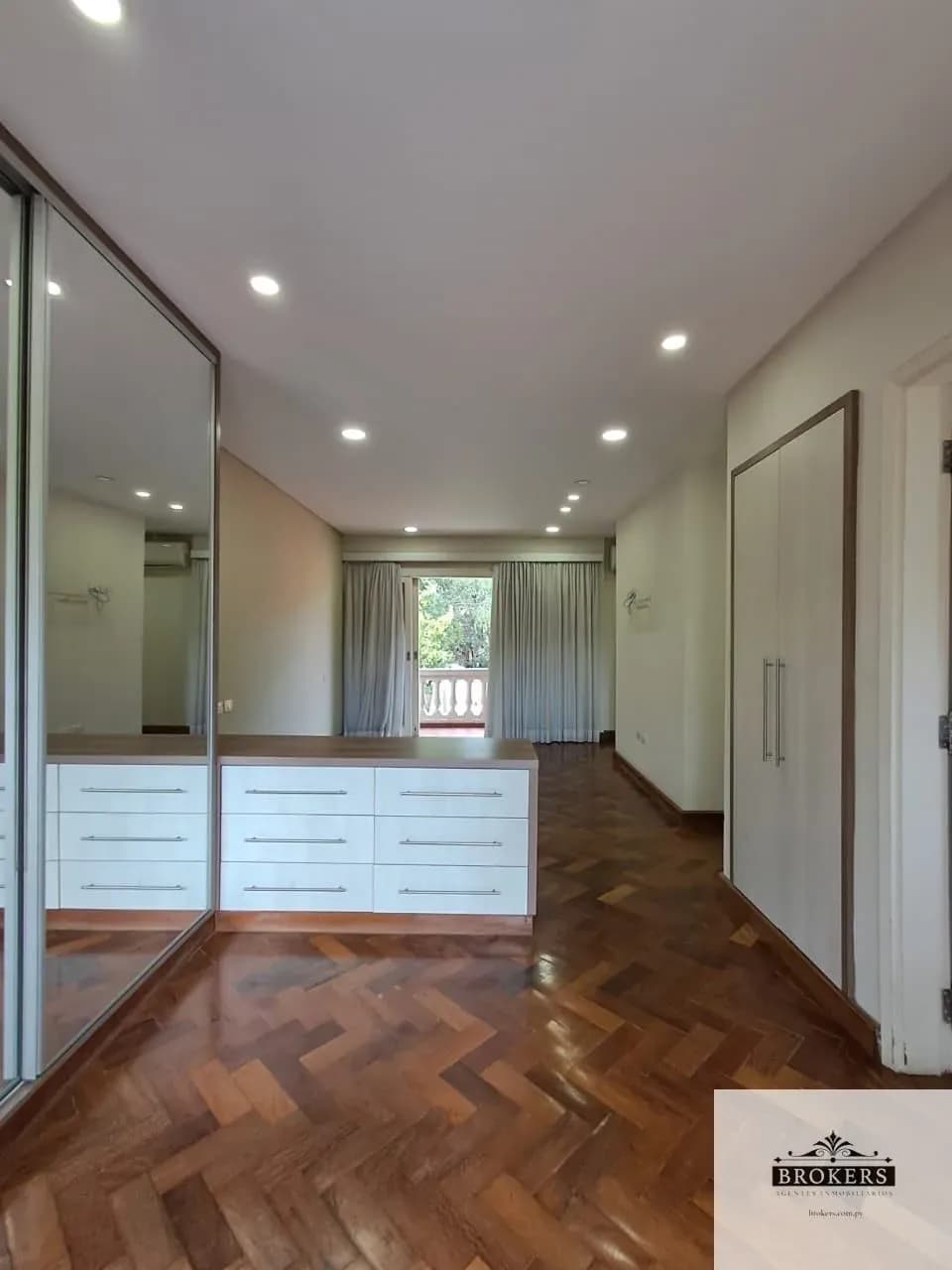 Office of 440m² for Sale in Manorá, Asunción - Image 13