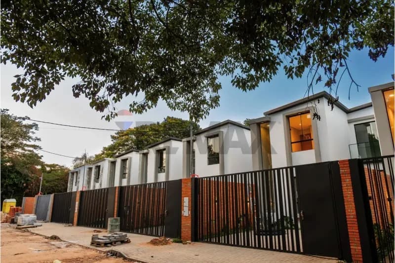 Departamento de 3 dormitorios en Venta en Loma Merlo, Luque - Image 2