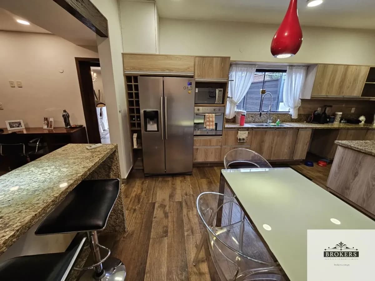 Casa de 3 dormitorios en Alquiler en Recoleta, Asunción - Image 10