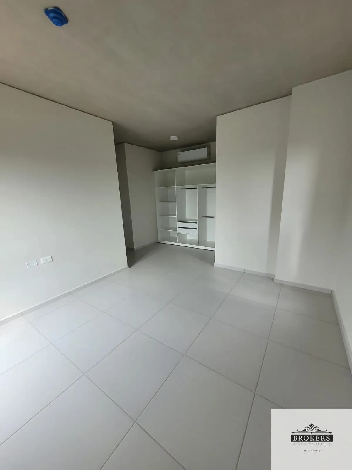 2-Bedroom Apartment for Sale in Loma Merlo, Luque - Image 10