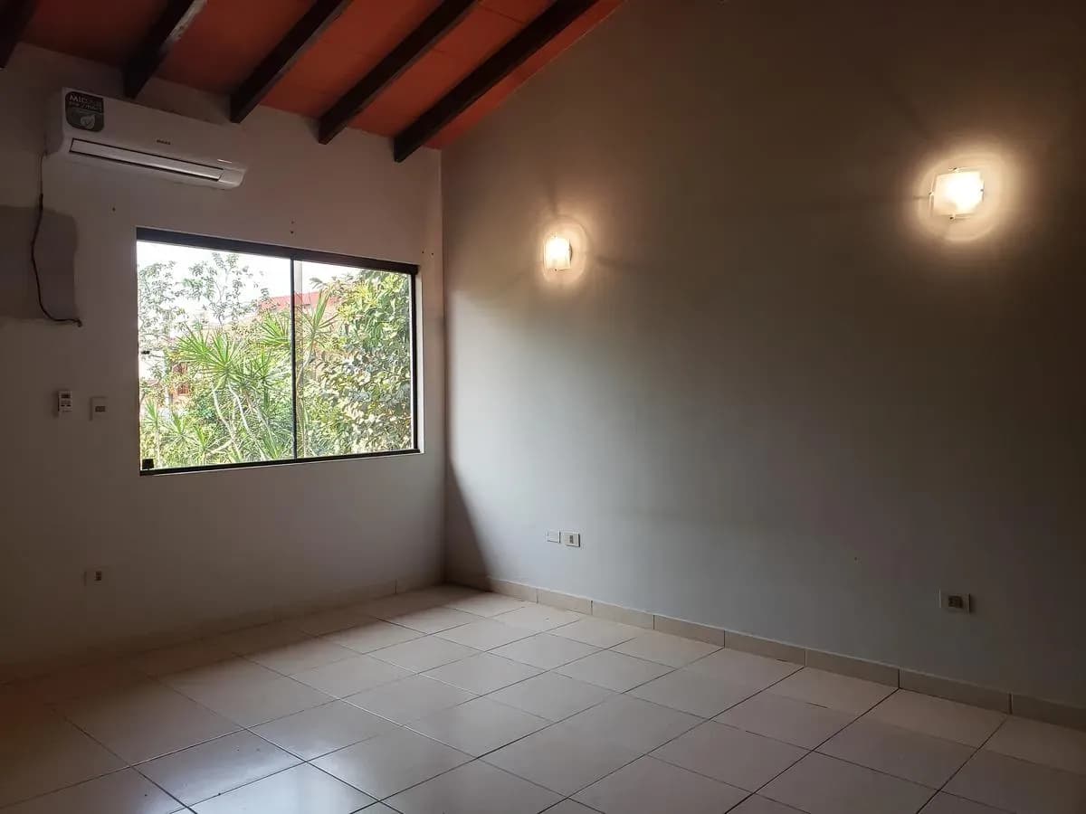 Casa de 4 dormitorios en Venta en Domingo Savio, Fernando de la Mora - Image 9