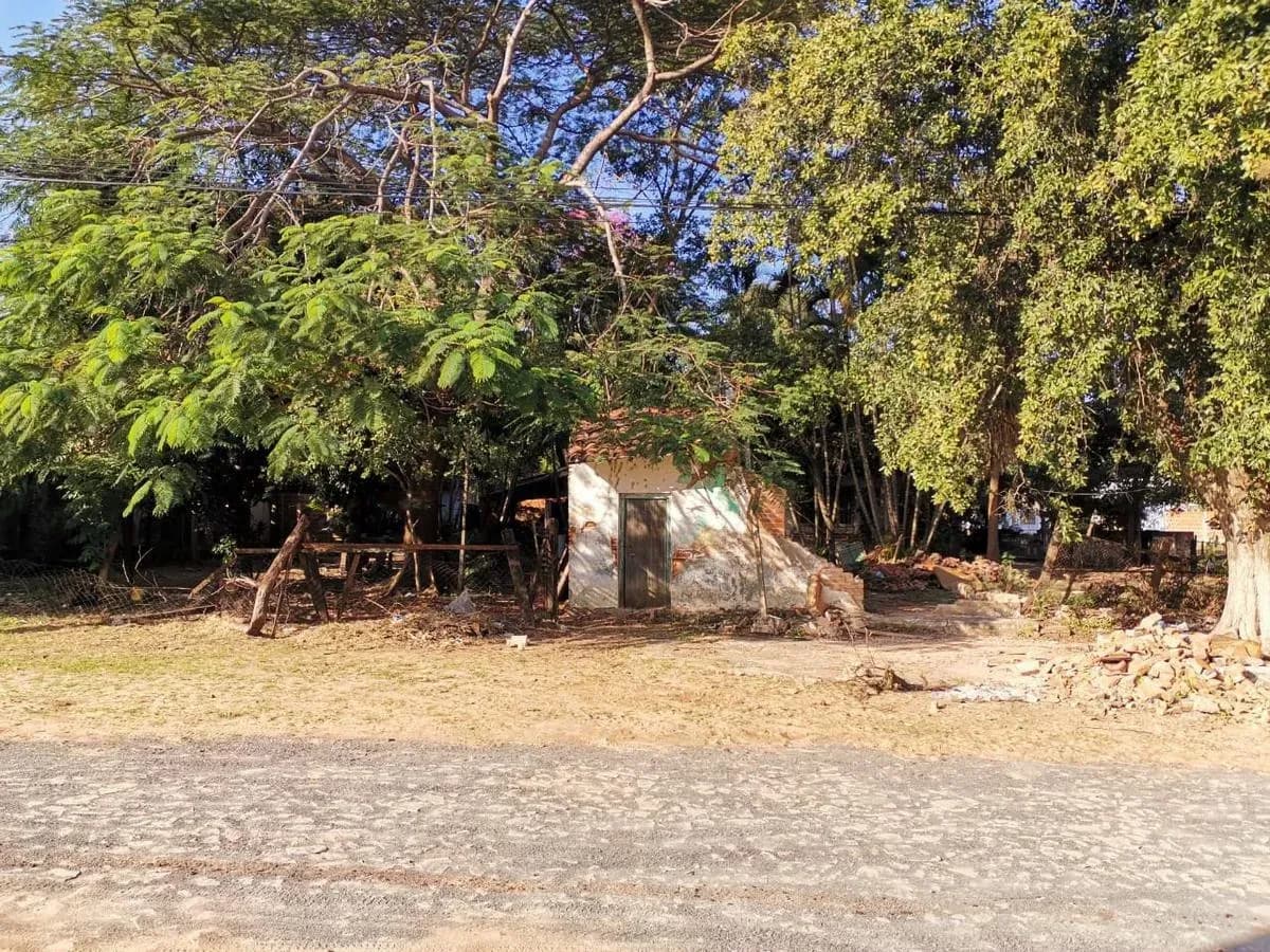 702m² Land for Sale in Loma Pytá, Asunción - Image 2