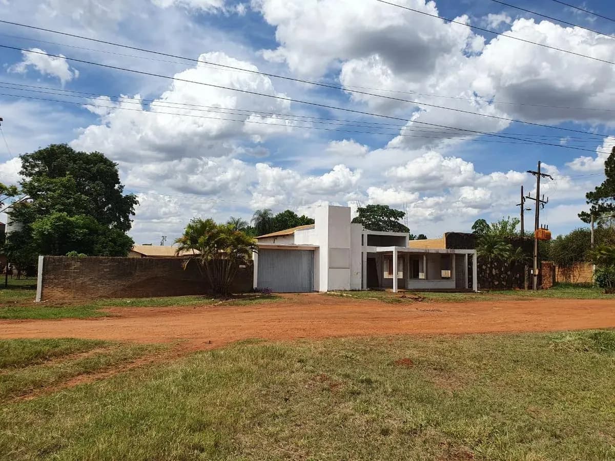 Hotel de 1.45m² en Venta en Minga Guazú - Image 2