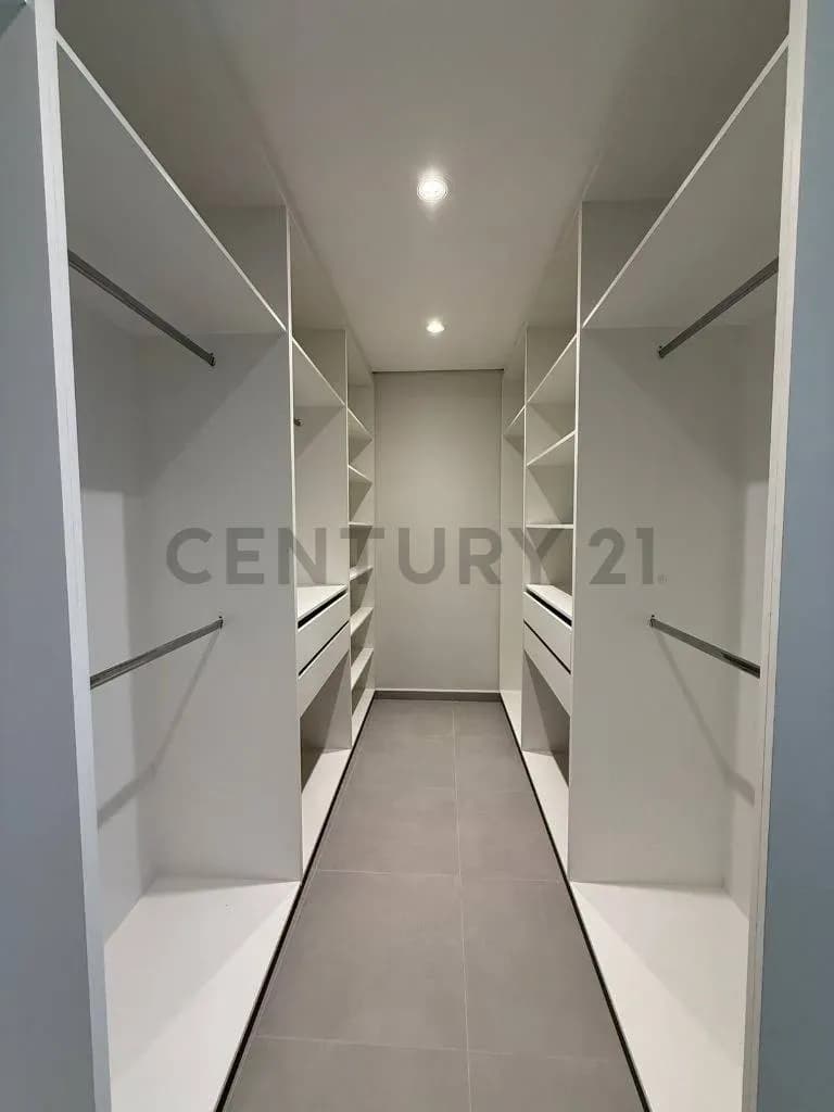4-Bedroom House for Sale at Heisecke Construction, Luque - Image 14