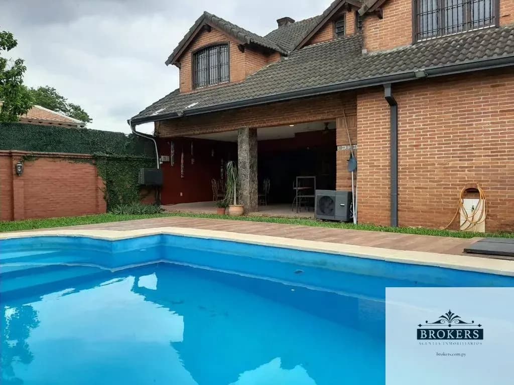 4-Bedroom House for Sale in Los Laureles, Lambaré - Image 5