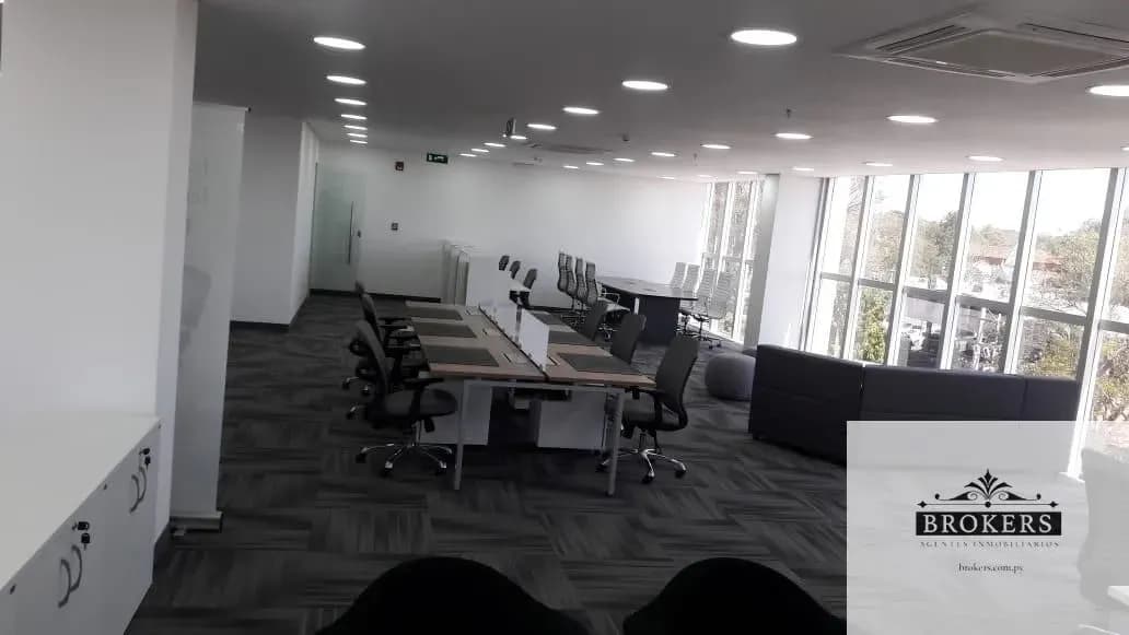 Oficina de 215m² en Alquiler en Villa Morra, Asunción - Image 16