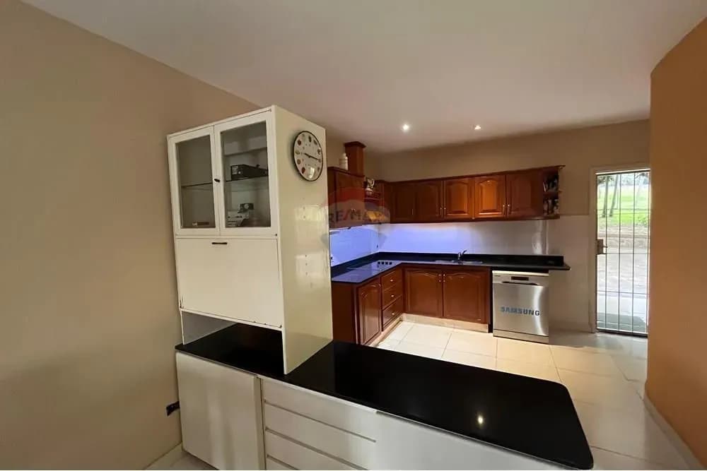 Terreno de 380m² en Venta en Paraguarí - Image 4