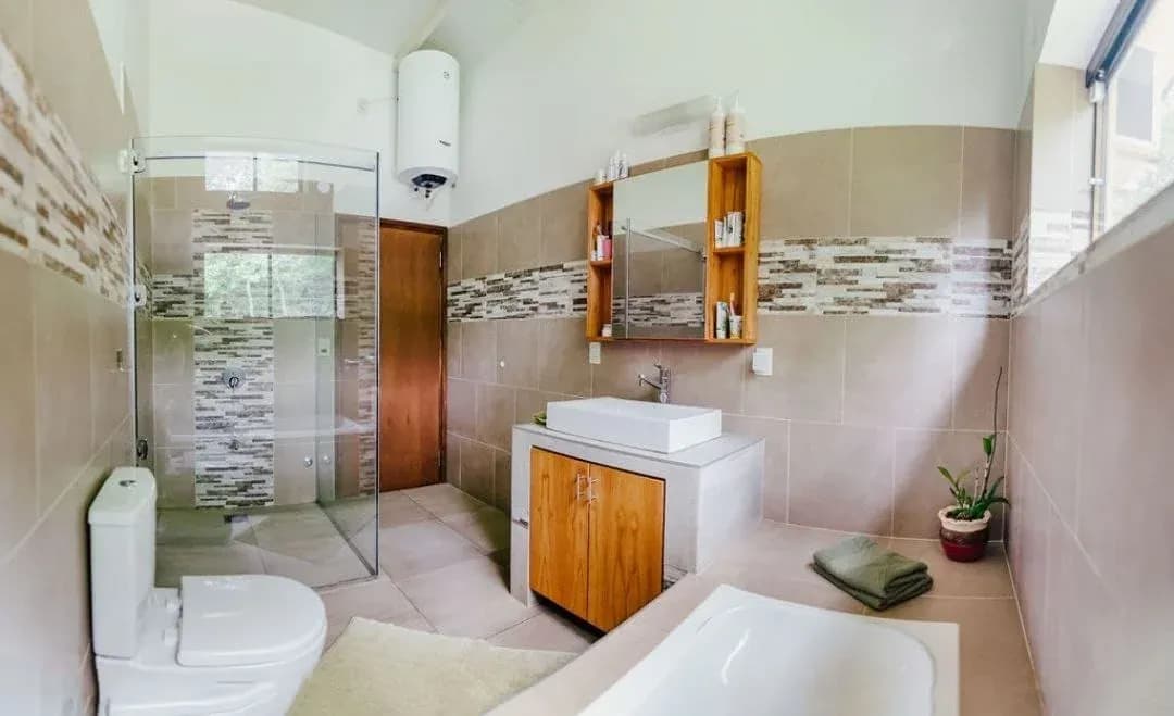 House of 4 bedrooms, 230m², for Sale in Encarnación - Image 8