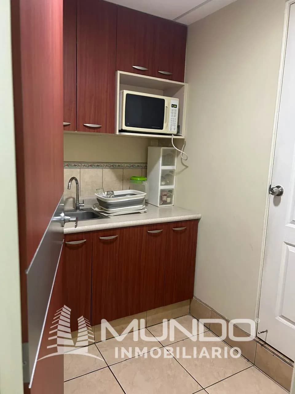 Local Comercial de 98m² en Venta en Zona 10, Ciudad de Guatemala - Image 7