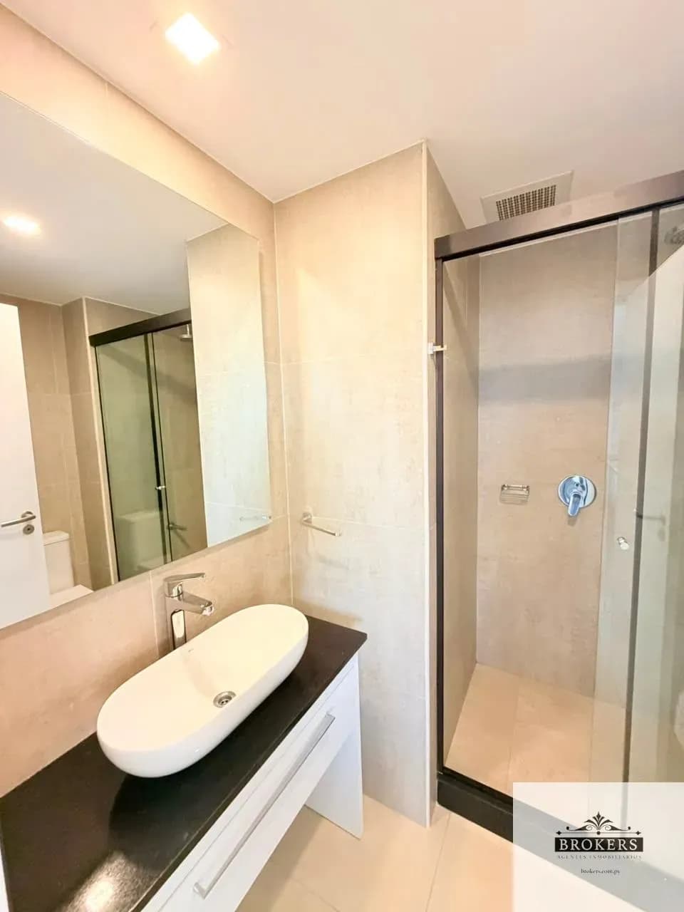 Departamento de 2 dormitorios en Alquiler en Madame Lynch, Asunción - Image 7