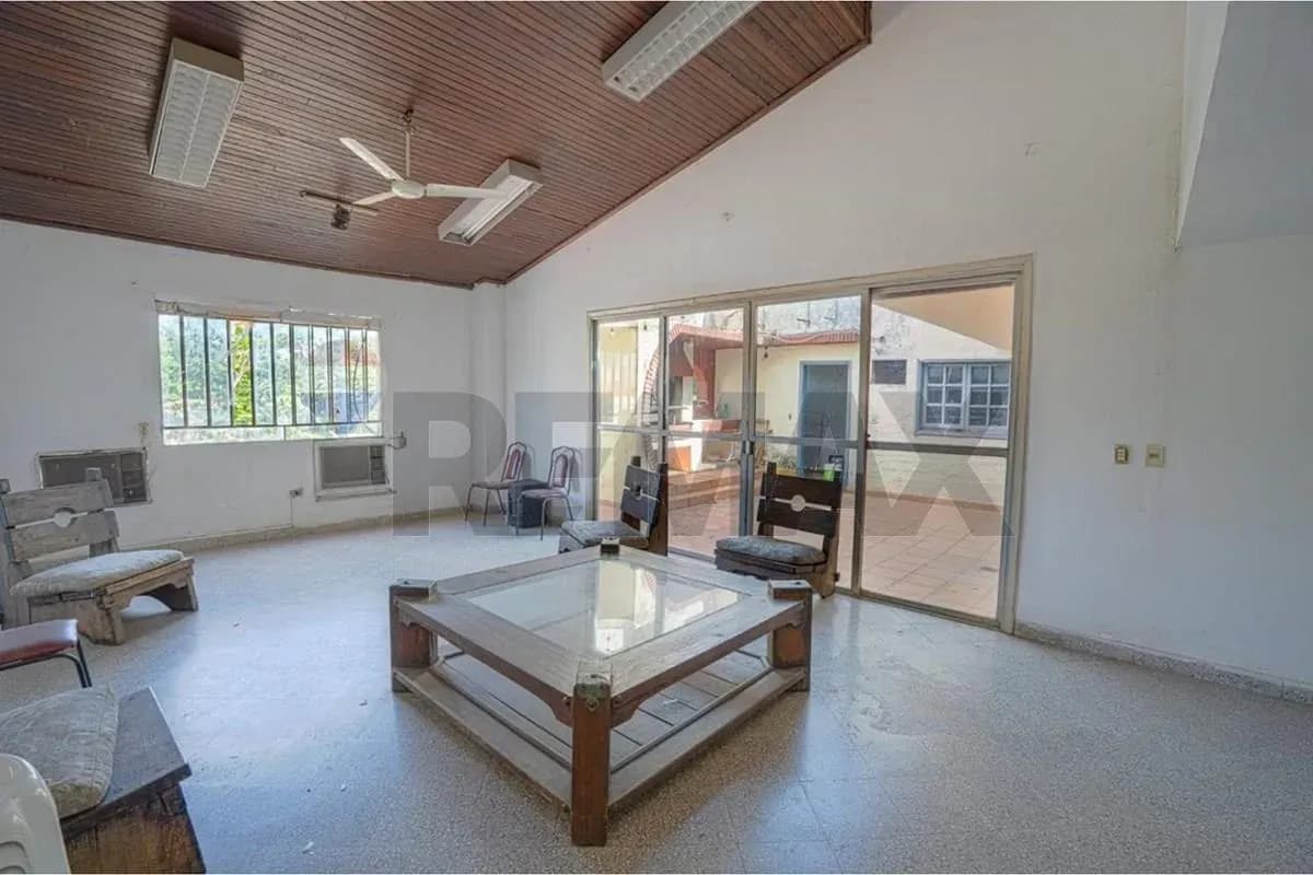 Local Comercial de 1,335m² en Alquiler en Recoleta, Asunción - Image 2