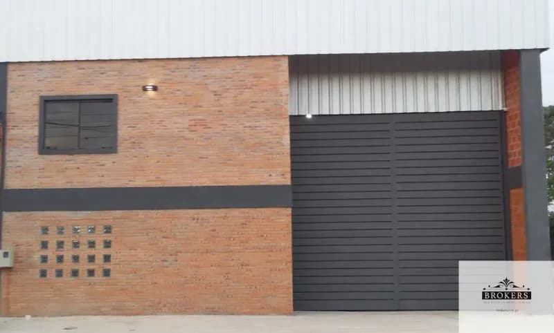 Local Comercial de 314m² en Venta en Mariano Roque Alonso - Image 4