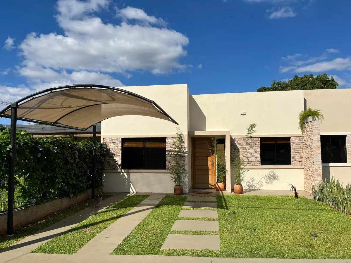 Casa de 2 dormitorios, 69m², en Venta en Capiatá