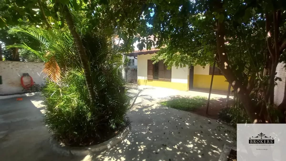 Casa de 3 dormitorios en Venta en Hipodrómo, Lambaré - Image 2
