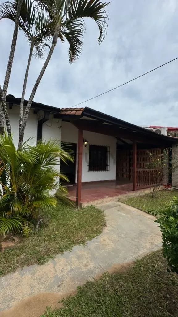 Casa de 3 dormitorios en Alquiler en Ytay, Asunción