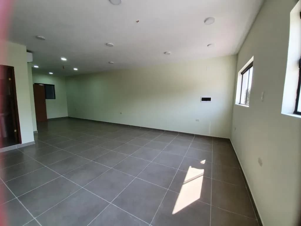 Depósito de 326m² en Venta en Loma Pytá, Asunción - Image 8