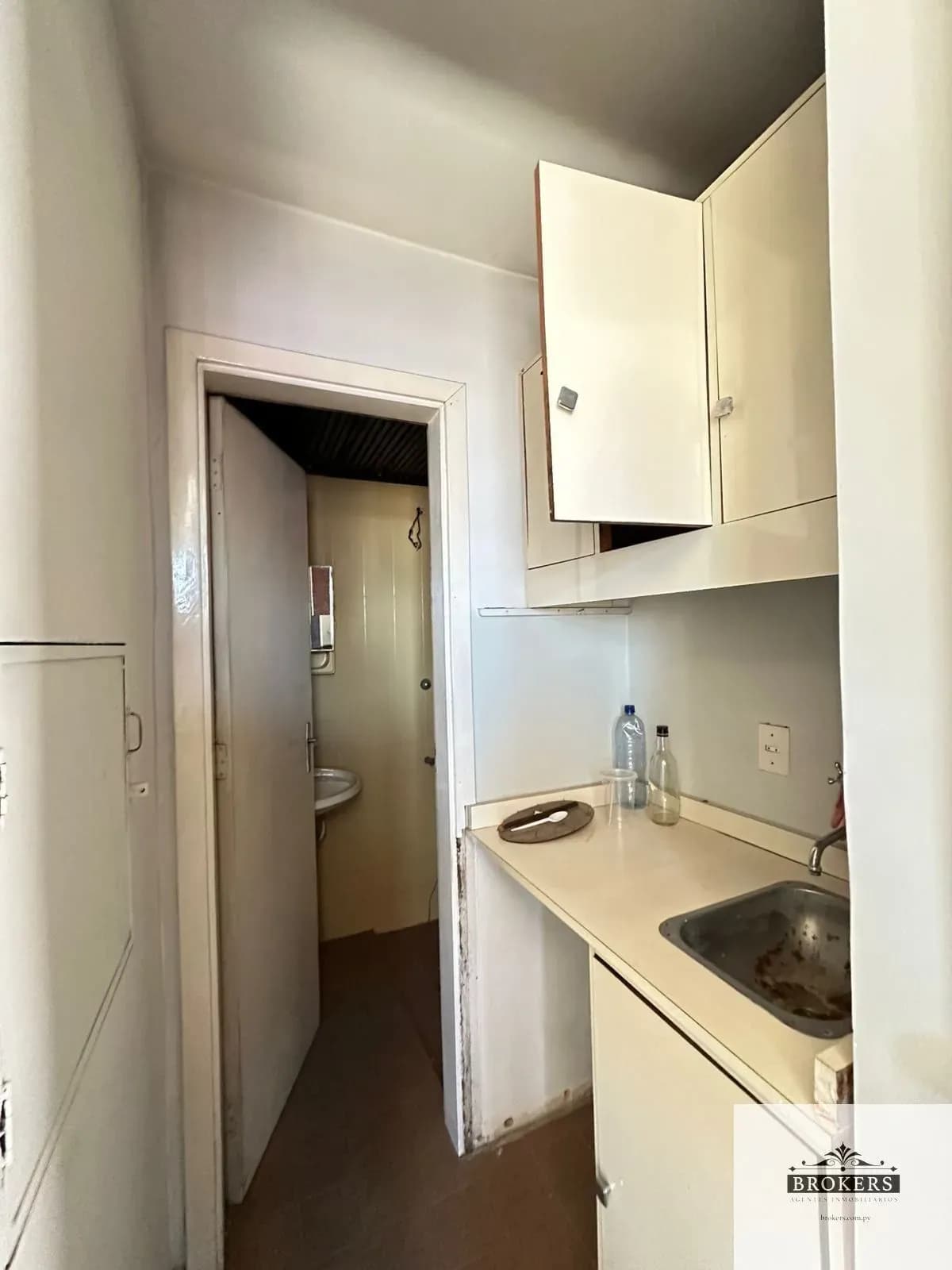 Office of 140m² for Rent in La Catedral, Lambaré - Image 11