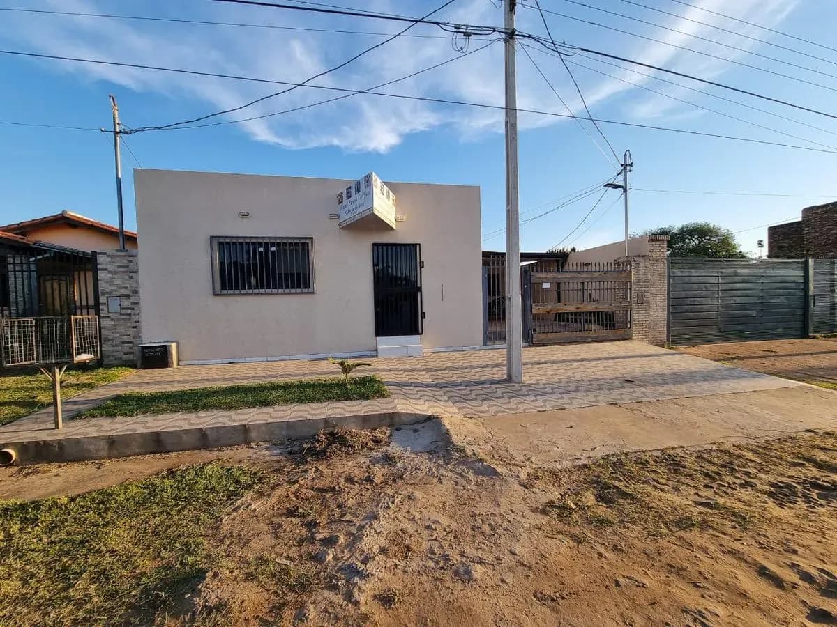 Casa de 3 dormitorios en Venta en San Lorenzo - Image 3