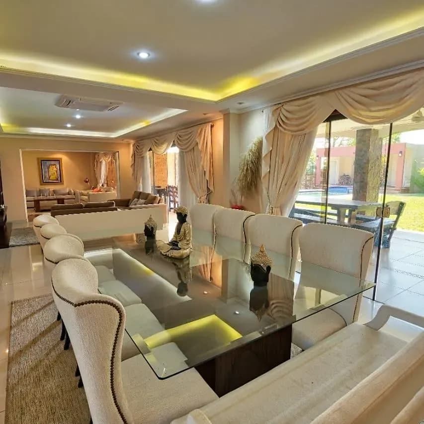 5-Bedroom House for Sale in Loma Merlo, Luque - Image 2