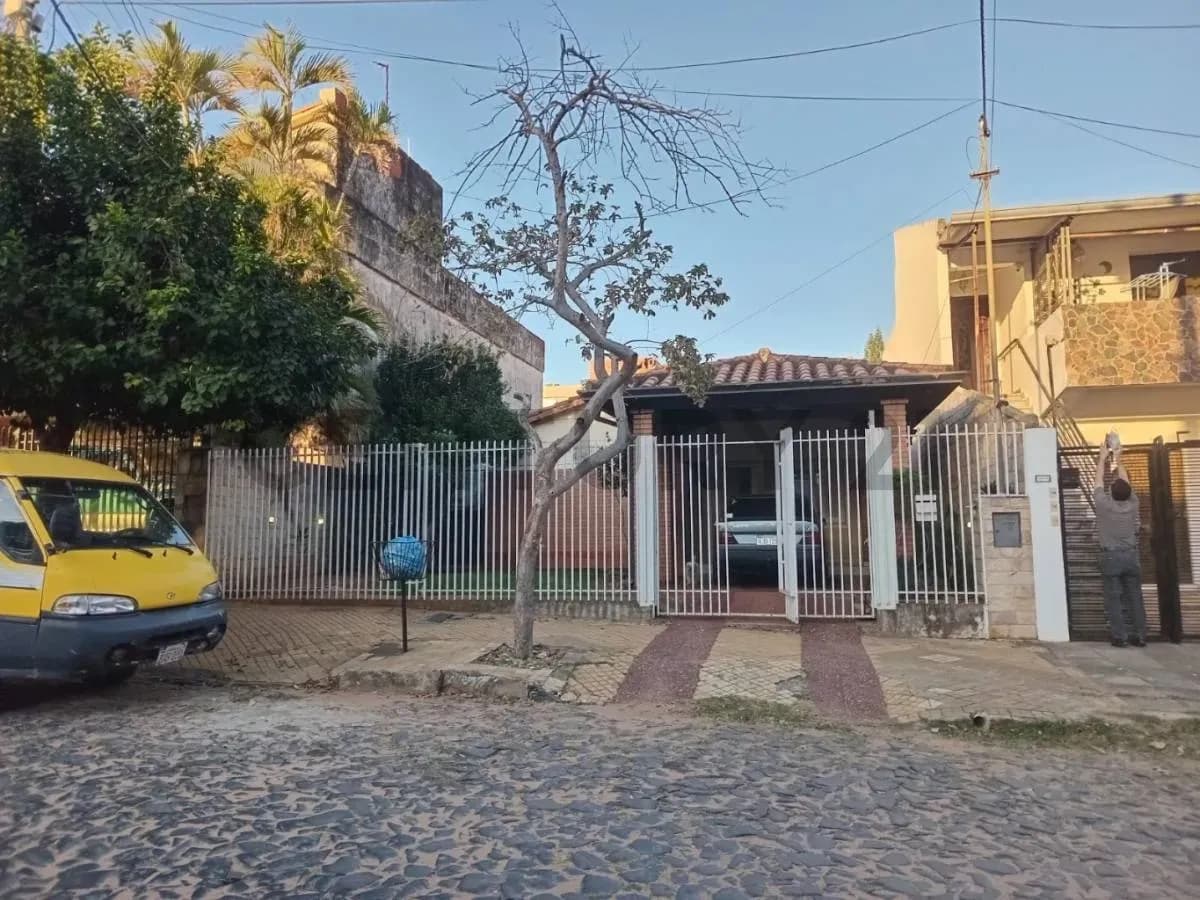 3-Bedroom House for Sale in Mariscal López, Asunción