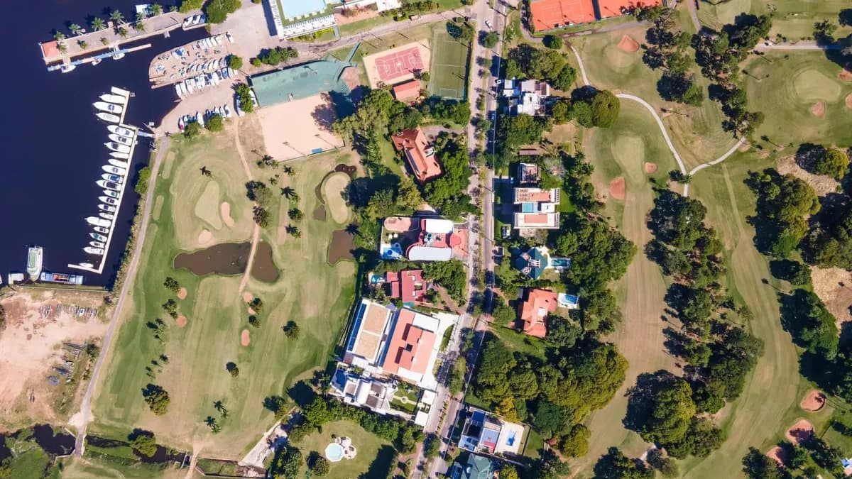Retail Space of 2,627m² for Sale in Parques del Yatch, Lambaré - Image 13