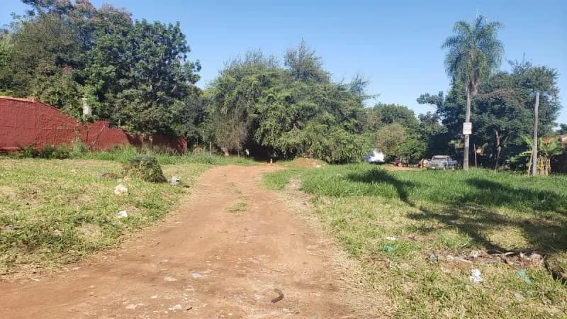 Terreno de 2.730m² para Aluguel em Fernando de la Mora - Image 2